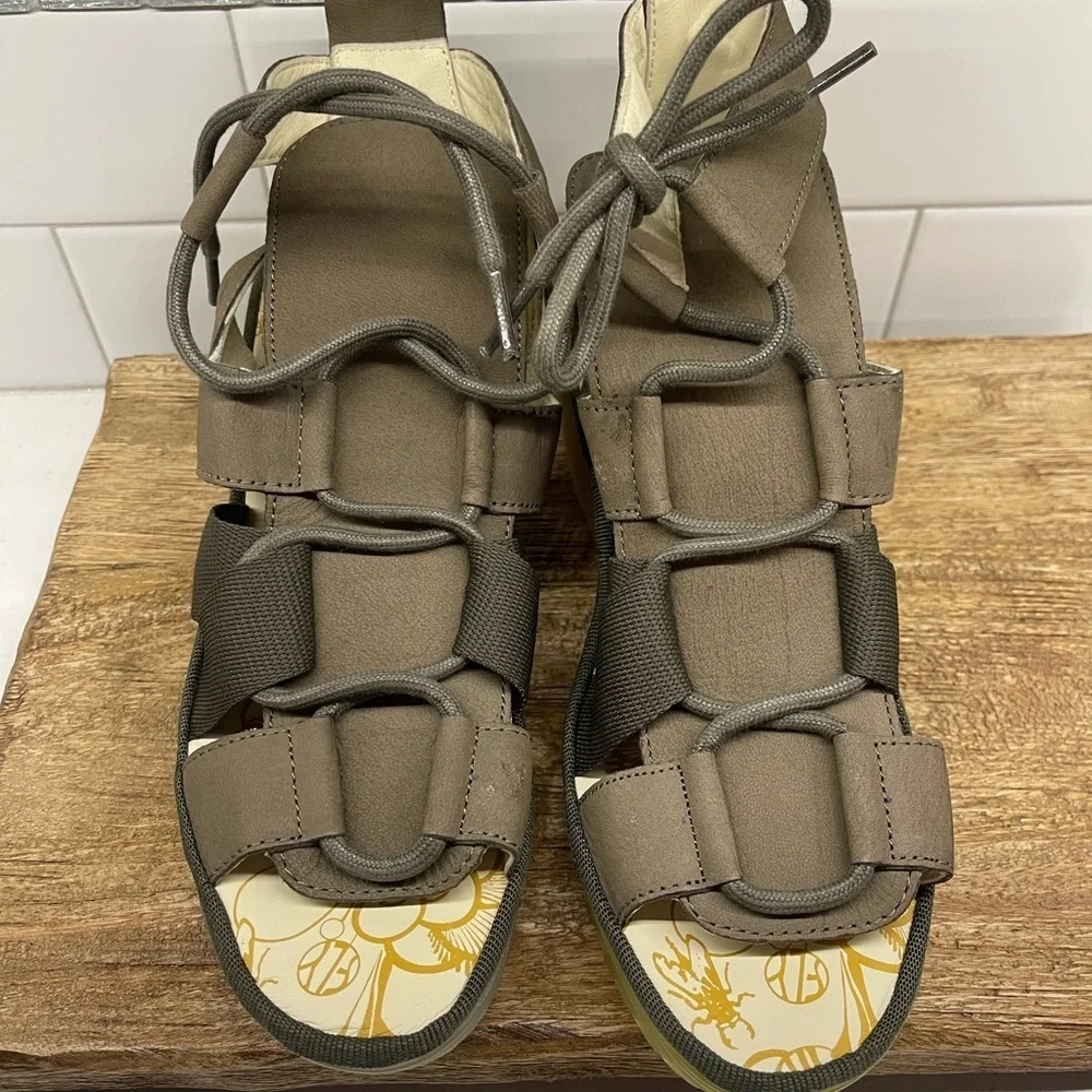 FLY London | Lace Up Sandal Wedge Khaki Green 39